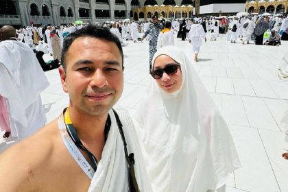 Raffi dan Nagita menunaikan ibadah Haji